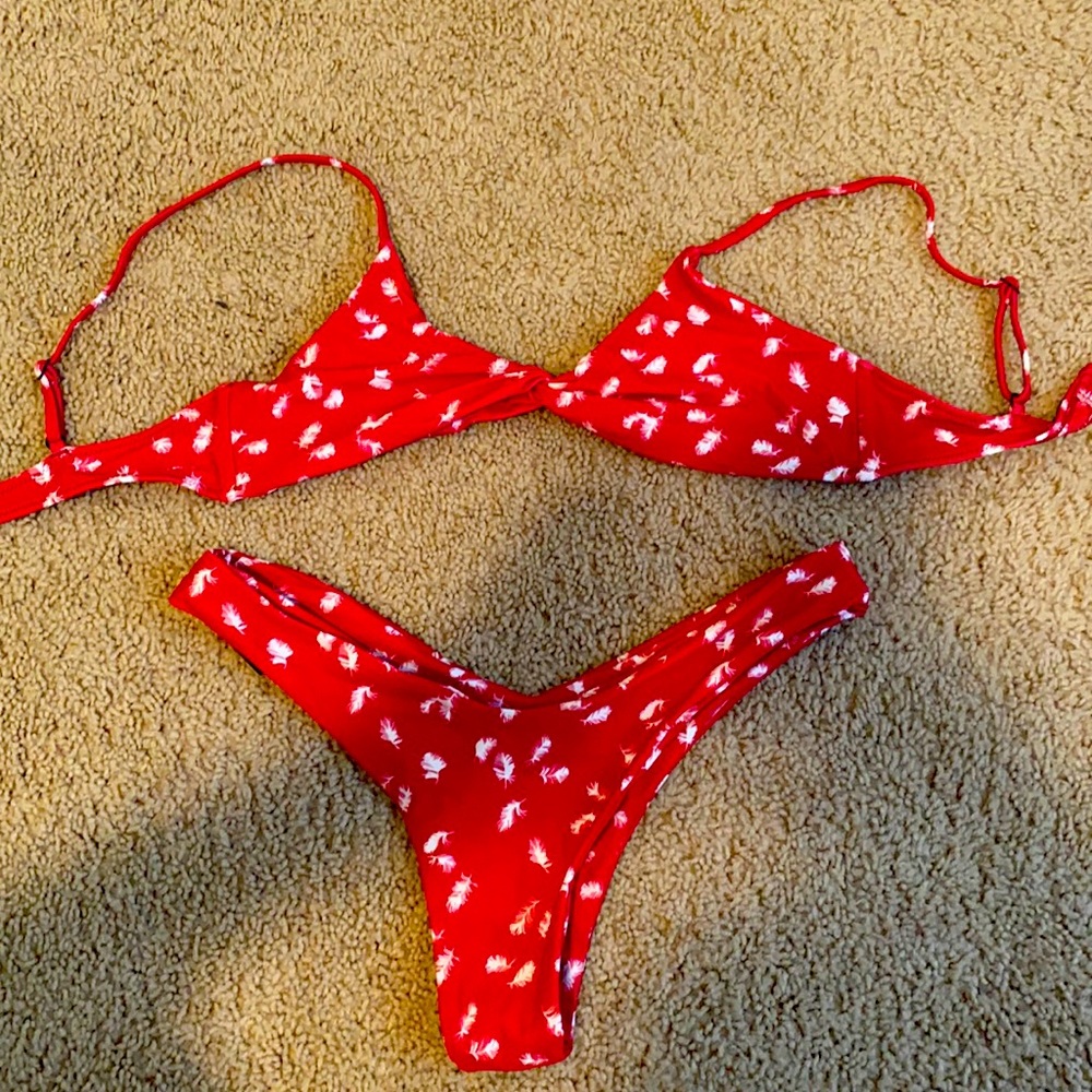 Blackbough bikini set. Tona twist top/high rise